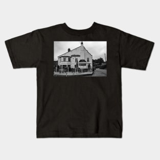 Kings Head public house, Coltishall, Norfolk Kids T-Shirt